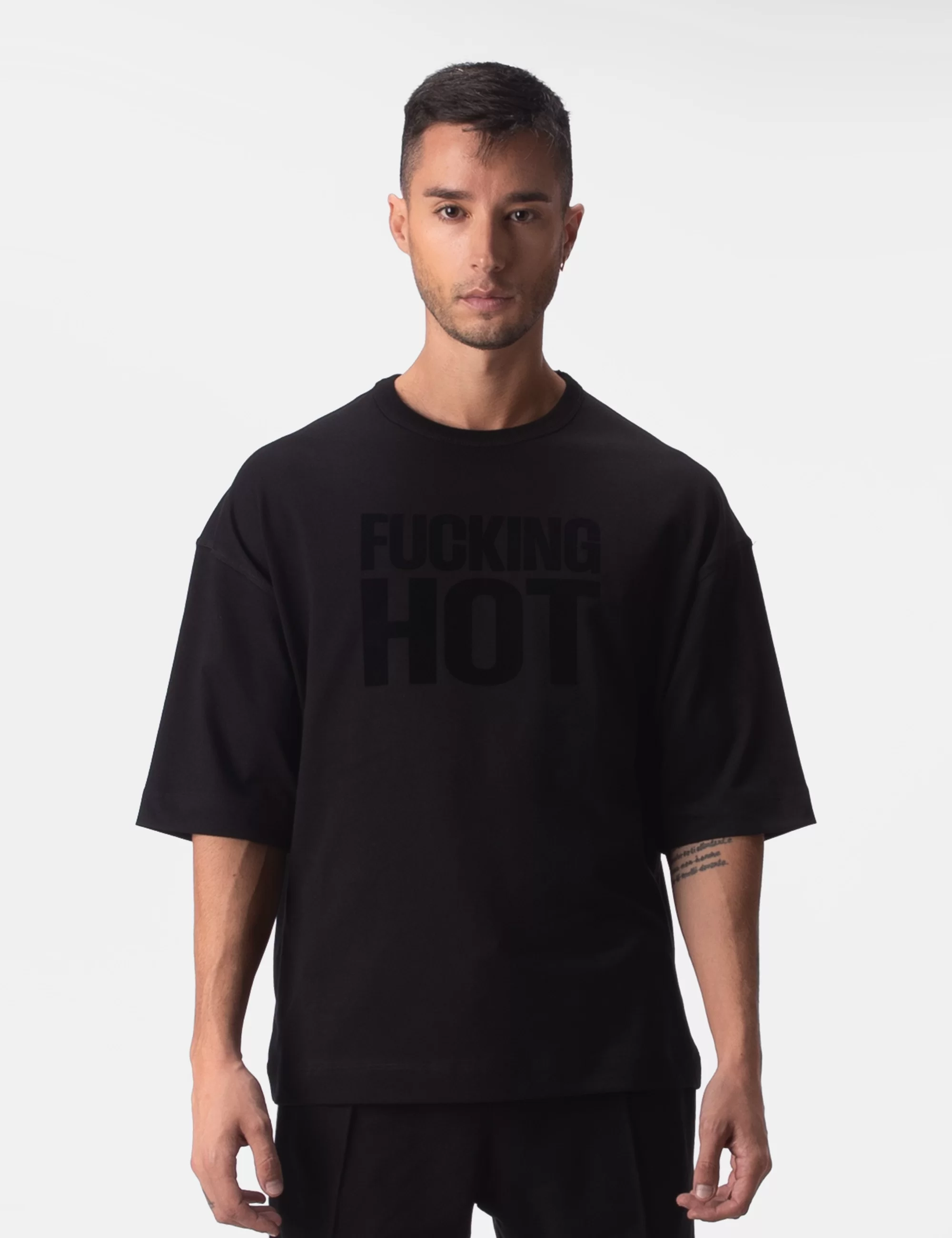 Oversized T-Shirt Fucking Hot - Black